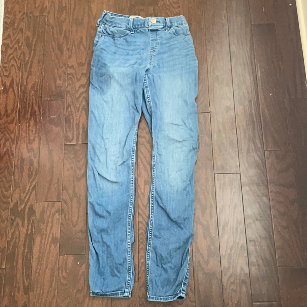 A pair of slim jeans